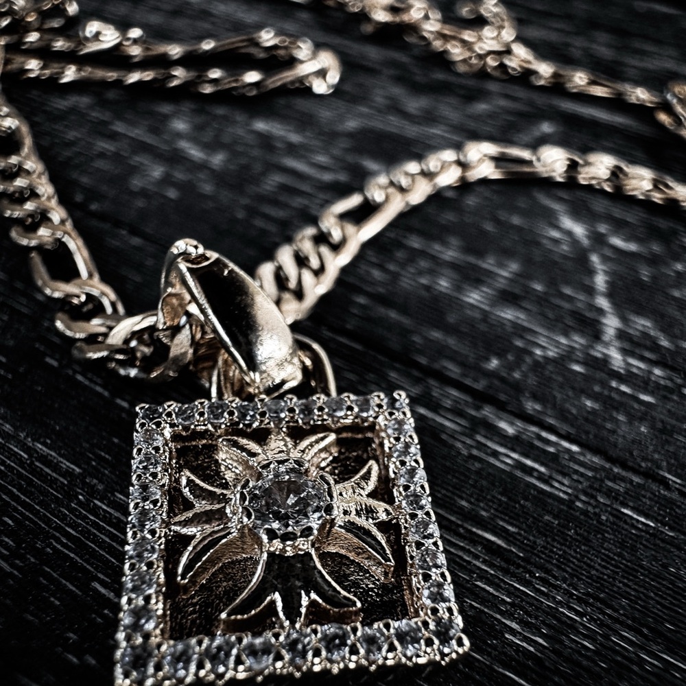 Elegant Silver Pendant Necklace